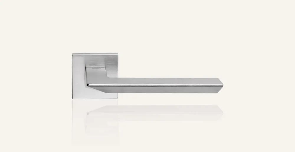 DOOR HANDLE - TRIO - CROMO MAT c/w BATHROOM INDICATOR