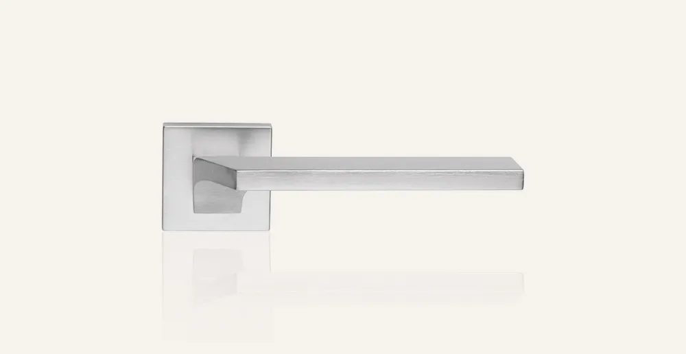 DOOR HANDLE - GIRO - CROMO MAT c/w BATHROOM INDICATOR