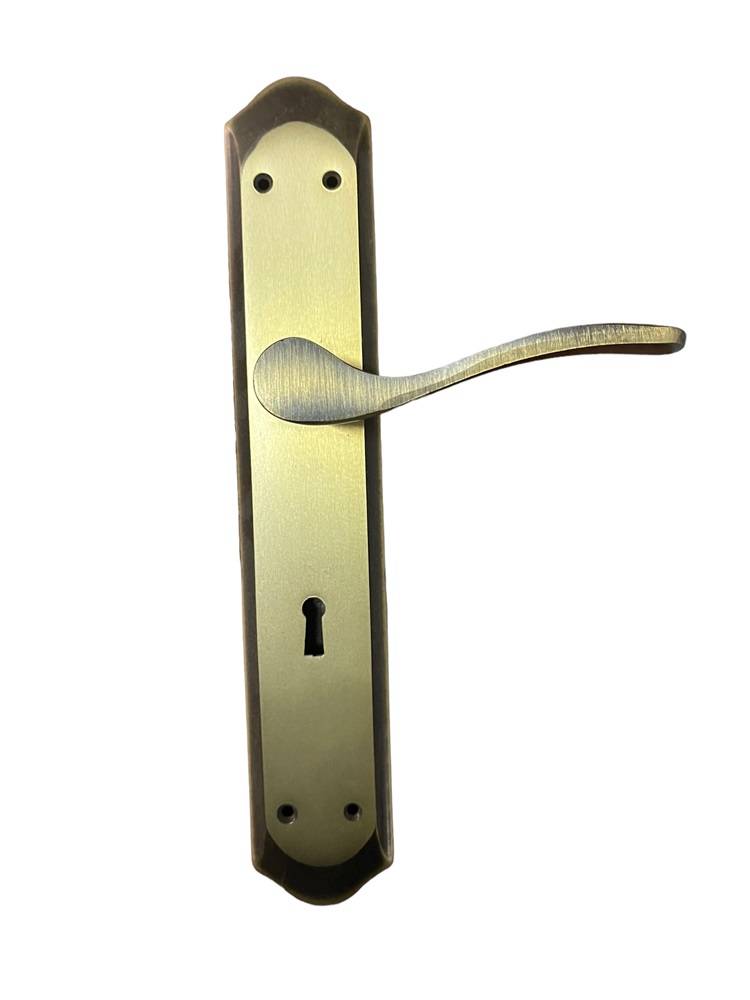 DOOR HANDLE ON PLATE art.: 895/Α BRASS MAT