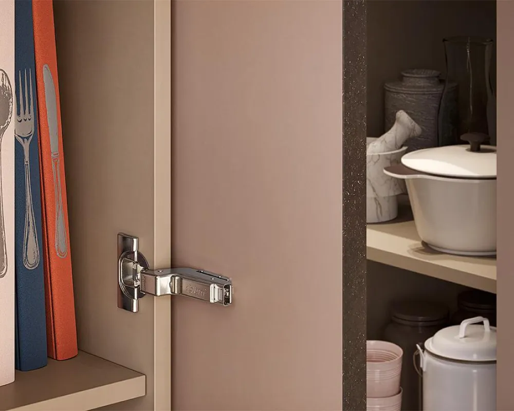 INWARD OPENING BLUM HINGE art.:71B3750